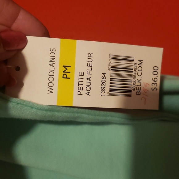 Kim Roger's Lady's V-Neck 3/4 Sleeved with Beautiful Lace Shoulders - Picture 10 of 10